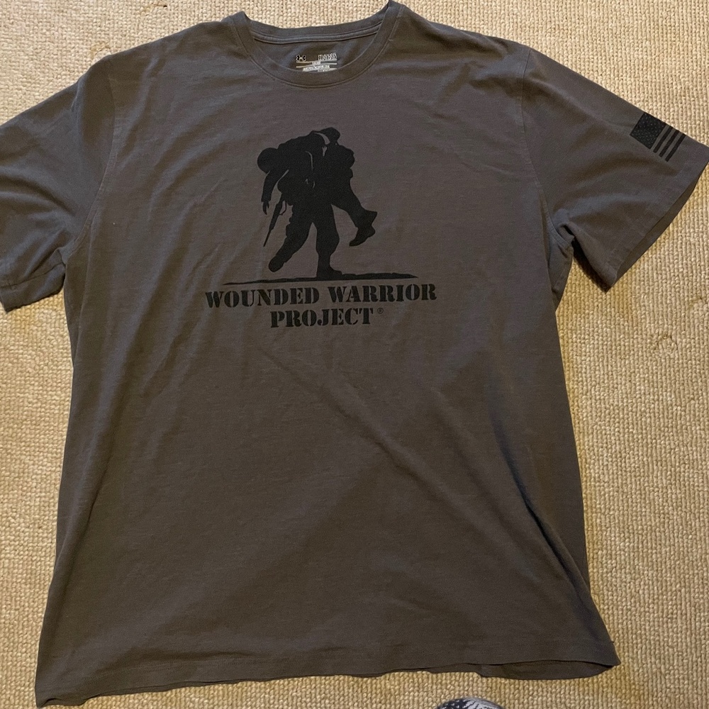 Mens under armour shirt